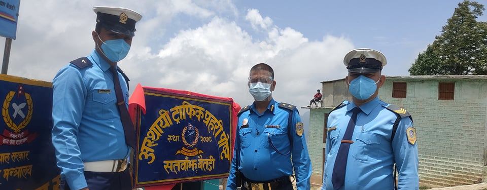 बैतडीको सतबाँझमा अस्थायी ट्राफिक प्रहरी पोष्ट 